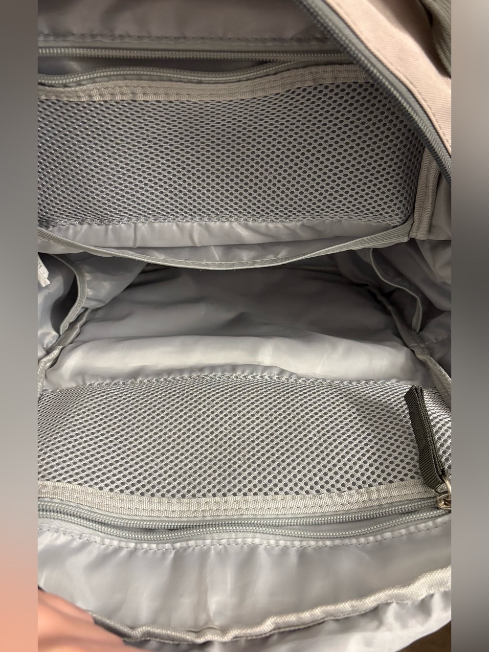 Red Rovr Roo Diaper Backpack - Like New - Picture 5 of 9
